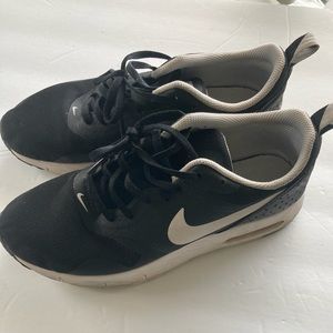 Nike Air Max Tavas Black Sneakers